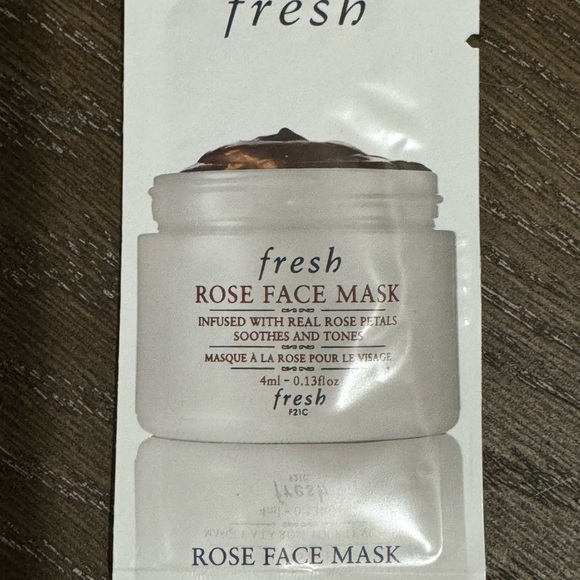 8 Piece Makeup and Skincare Sample Bundle Set. NWT. - Picture 4 of 9